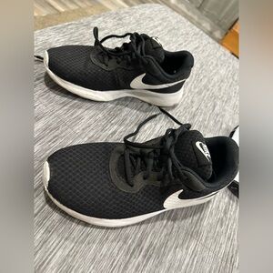 Woman’s 9 Nike shoes